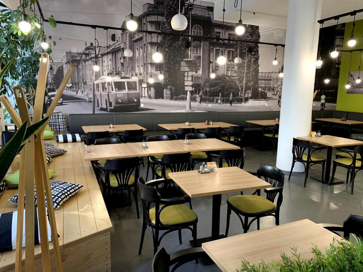 Ap10 - Apartments 4U Brezinova "Overnight Simply" Градец-Кралове Экстерьер фото