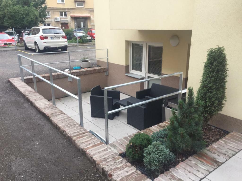 Ap10 - Apartments 4U Brezinova "Overnight Simply" Градец-Кралове Экстерьер фото