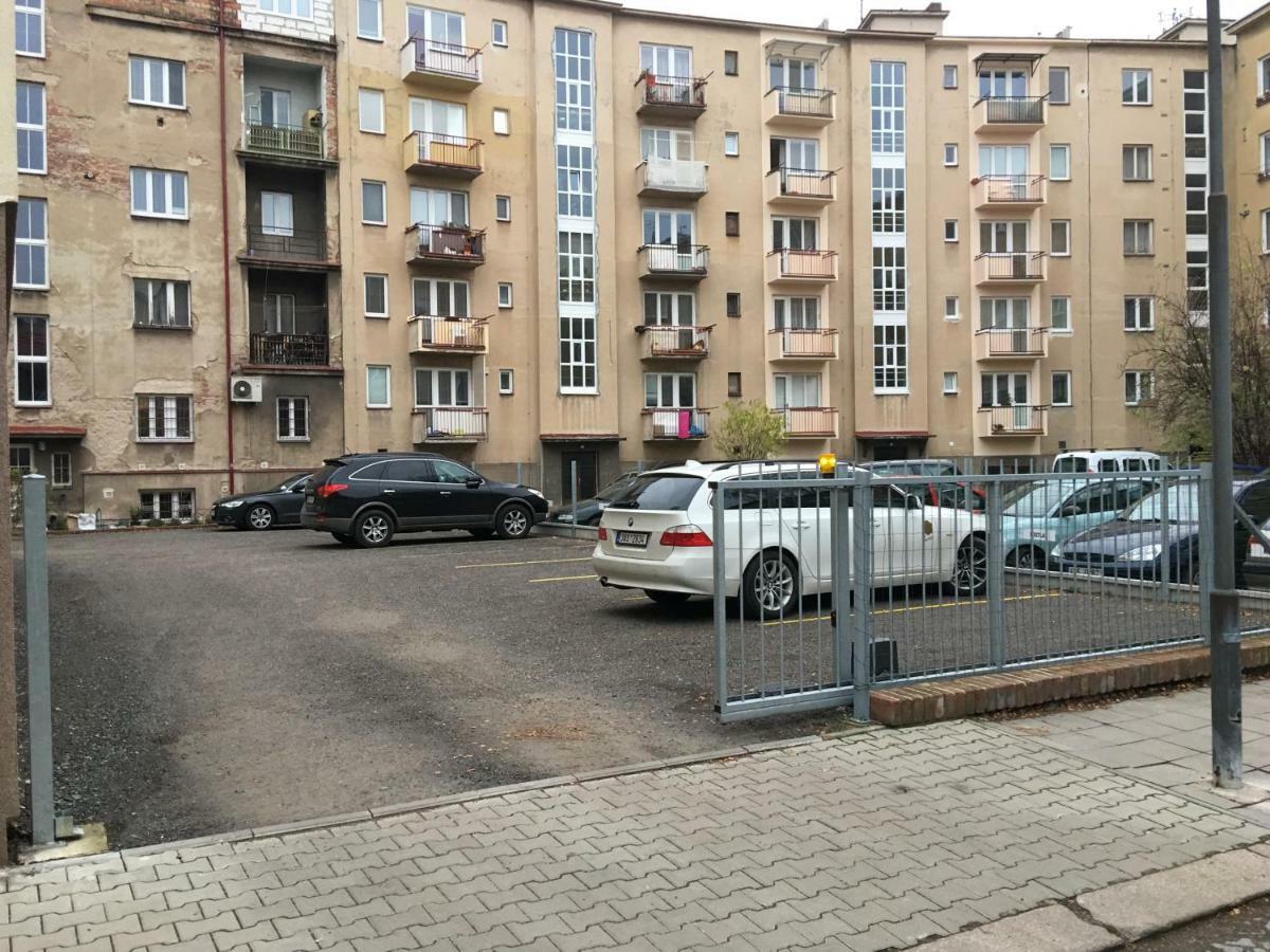 Ap10 - Apartments 4U Brezinova "Overnight Simply" Градец-Кралове Экстерьер фото
