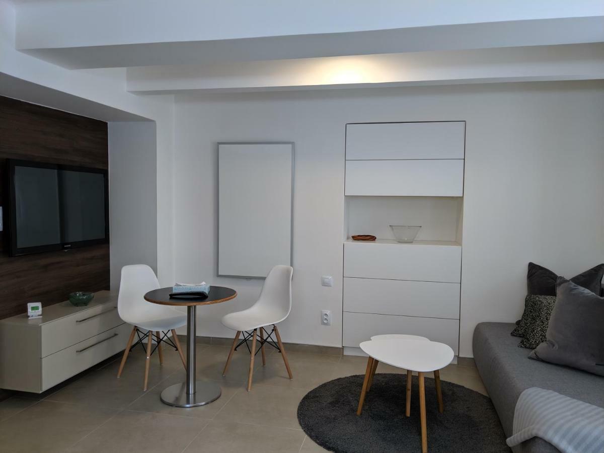 Ap10 - Apartments 4U Brezinova "Overnight Simply" Градец-Кралове Экстерьер фото